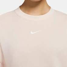 Nike Sportswear 女款圆领长袖卫衣，饰有小刺绣标志 - 米白色 - 查看 5