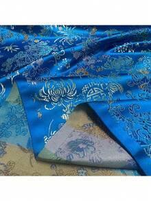 1 mảnh vải Jacquard màu xanh dương, dệt kiểu gấm, với họa tiết hoa trang nhã, bề mặt bóng mượt như satin. Thích hợp làm vật liệu trang trí nội thất và hoàn hảo cho các sản phẩm thủ công may vá tự làm. Chiều rộng: 29,5 inch, định lượng 130gsm. - Vải Jacquard - Xem 5