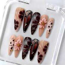 MNails 10 PCS Handmade Stiletto Press-On Nails | Vintage Butterfly 3D Floral Luxury Deep Maroon & Nude Pink Acrylic Nails, Textured Swirls & Gold Stud Embellishments - 彩色 - 查看 11