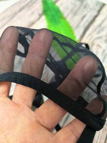 DomiGe 1件性感黑色网纱低腰前镂空男士性感丁字裤 - 黑色 - 查看 4