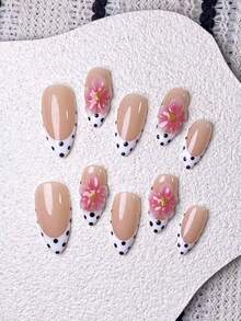 10片手工杏仁形假指甲，白色法式指尖，黑色波点，3D玫瑰红雕刻。这款假指甲采用手工玫瑰粉色3D雕刻，手工绘制白色法式指尖和黑色波点，呈现出优雅、浪漫、简约的美甲风格，尽显高端、性感和奢华感。适合日常佩戴、约会、音乐会和轻度商务场合，是送给女士和女孩的完美礼物。 - 彩色 - 查看 6