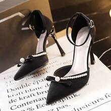 Zapatos de tacón para mujer Zapatos de tacón de aguja con punta cerrada, adorno de perlas y delicado cierre con broche de lazo. Elegantes zapatos de novia con un aire de cuento de hadas. - Negro - Ver 6