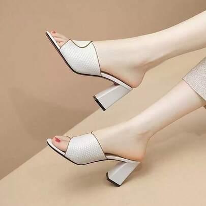 Sandalias de tacón alto para mujeres Sandalias de tacón grueso de cuero suave auténtico para mujer, para llevar en verano al aire libre. Nuevas sandalias de tacón alto versátiles de estilo momia con bloques de color, a la última moda. Sandalias de tacón con tiras de diseño vanguardista para mujer.