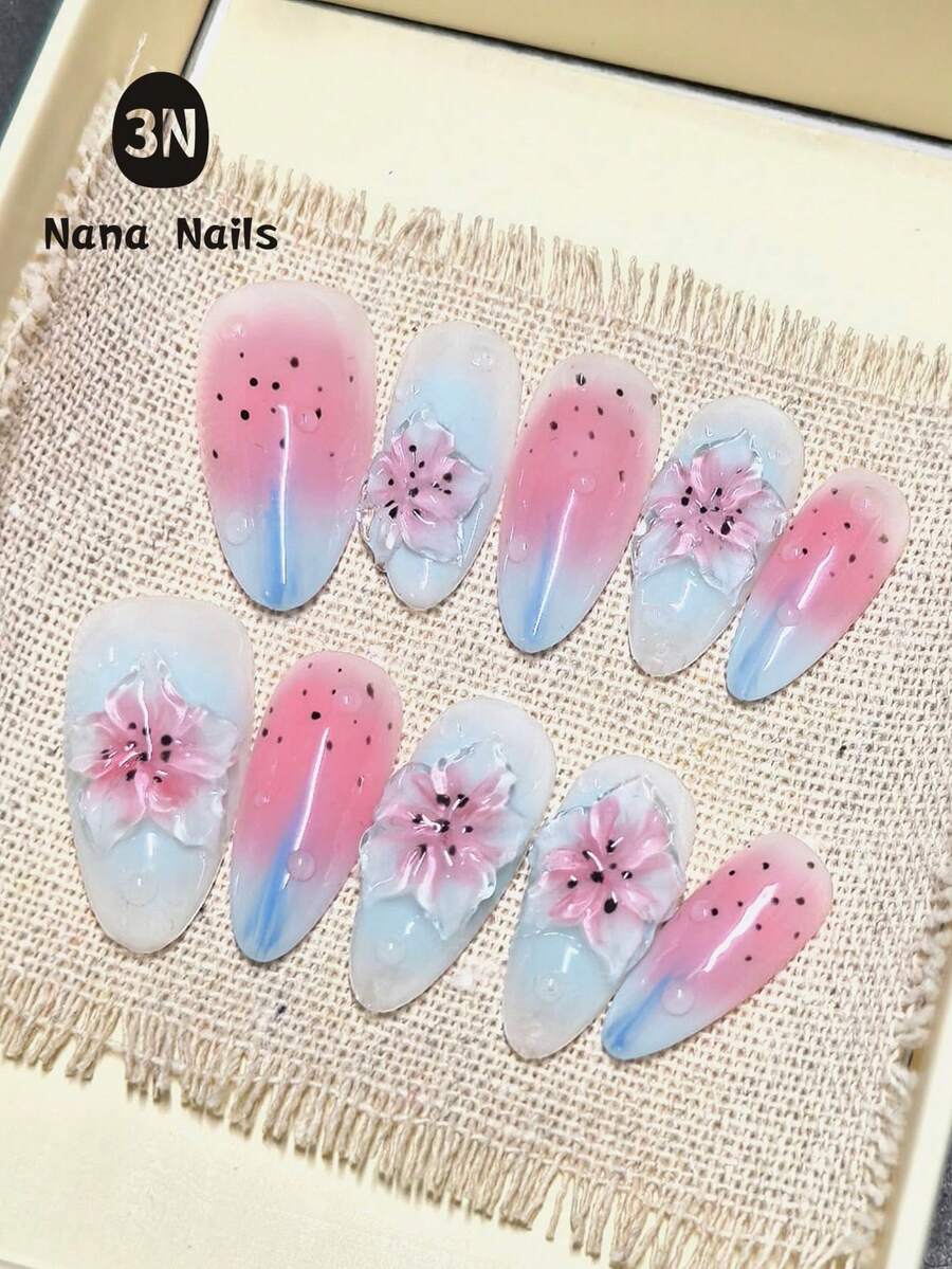 1包/10片杏仁形手工按压式美甲贴片，美甲用品，水晶百合花园：精致的手工长款按压式美甲贴片，饰有3D磨砂百合和双色花朵，柔和的蓝粉渐变色——打造甜美梦幻的美甲，优雅日常佩戴。 - 淺藍色 - 查看 1