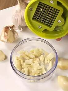 1个手动迷你蒜蓉压榨器，带砧板，蒜蓉压榨器，蒜蓉挤压器，蒜蓉切碎器，手动蒜蓉研磨器，塑料材质，蒜瓣压榨器 - 彩色 - 查看 3