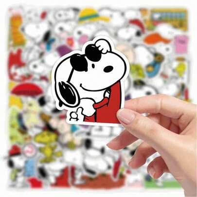 SNOOPY 2026年新款贴纸、经典花生漫画周边产品及试播系列已上市，每套50张。Q-Cute设计，用途广泛，易于粘贴，可用于装饰笔记本电脑、手机壳、水瓶、行李箱、滑板等。