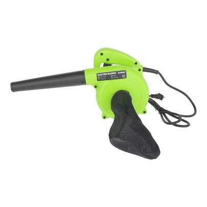 Sopladora / Aspiradora Eléctrica de 600 W con Diseño Funcional para Limpieza en Taller, Hogar, Oficina o Espacios de Trabajo, equipada con un motor de buen desempeño que genera un flujo de aire constante para retirar polvo, residuos ligeros y partículas acumuladas en superficies, herramientas, equipos electrónicos o rincones de difícil acceso; incluye boquillas intercambiables que permiten dirigir el aire con mayor precisión, estructura ligera que facilita su manejo durante periodos prolongados, carcasa resistente para uso frecuente y un sistema que permite alternar entre función de soplado y función de aspirado según las necesidades de cada tarea; ideal para quienes buscan un equipo versátil que contribuya a mantener áreas más ordenadas, ofreciendo comodidad en el manejo, operación estable y una experiencia de uso práctica que se adapta a diferentes rutinas, entornos y actividades sin perder eficiencia ni estil