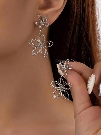 一对时尚几何镂空花卉吊坠耳环，百搭日常及派对佩戴饰品，也适合作为圣诞礼物送给女性。