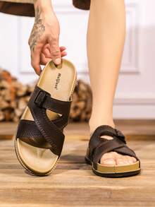 Dép xăng đan nam quai chéo điều chỉnh được, kiểu dáng thường ngày đa năng. Dép đi biển không thể thiếu, phần trên mềm mại thoáng khí, tạo cảm giác thư giãn mùa hè. Món đồ cần thiết cho mùa hè thời trang và giá cả phải chăng. - màu nâu - Xem 4