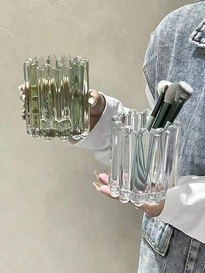 1个韩式ins风齿轮玻璃化妆刷架，独特装饰配件，化妆刷收纳罐，桌面整理架，笔筒，齿轮造型，玻璃材质。适合作为圣诞节、情人节、春节、父亲节、母亲节、教师节、新年、七夕节、万圣节、复活节、国庆节、儿童节、妇女节的礼物，也可作房间装饰。