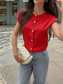 Camiseta sin mangas de punto para mujer, nueva colección primavera/verano, de estilo minimalista y elegante, con cuello redondo, diseño sin mangas, decoración con botón con forma de corazón, top corto y ajustado en color rosa, adecuado para uso casual, trabajo, viajes, citas, ceremonias de graduación y fiestas - Rojo - Ver 3