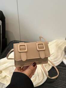 Questa nuova 1 pezzo di borsa a mano mini minimalista è casual, semplice e alla moda. Presenta un design con cerniera e una tracolla non regolabile, rendendola adatta per uscite quotidiane e gite di shopping. Può contenere facilmente gli essenziali di tutti i giorni, è un pezzo versatile ed è un must della moda. Si adatta a vari stili e occasioni, rendendola altamente adattabile. Può anche essere regalata agli amici. - Multicolore - Visualizzare 19