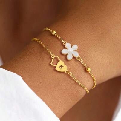 Set de 2 pulseras de acero inoxidable dorado con cadena de doble capa, flores de perlas falsas y corazones iniciales, para mujeres