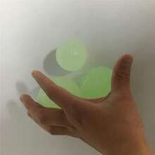 夜光橡胶狗狗心形球 - 耐用、耐啃咬玩具，适合所有犬种 - 互动玩耍，有益牙齿健康 条纹夜光球 - 白色 - 查看 10