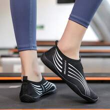 女士透气速干水鞋 - 轻便防滑水袜，适合沙滩、冲浪、游泳和钓鱼 - 黑色 - 查看 3