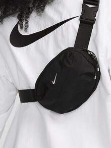 Nike Aura 系列极简主义 Logo 印花拉链封口可调节肩带尼龙单肩/斜挎/腰包，黑色 - 黑色 - 查看 1