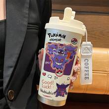 pokemon 这款宝可梦旅行杯以乳白色为底，杯身上印有标志性的宝可梦图案，它吐着舌头，一副调皮捣蛋的表情。杯身上还印有文字和精灵球图案，整体造型酷炫十足。此外，杯子上还印有“祝你好运！”和“哔哔哔！”等俏皮的短语。 - 白色 - 查看 11