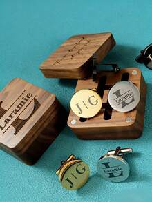 Bộ khuy măng sét và kẹp cà vạt cá nhân hóa, Khuy măng sét cá nhân hóa kèm hộp gỗ, Bộ khuy măng sét và kẹp cà vạt cá nhân hóa, Khuy măng sét kim loại tùy chỉnh, Khuy măng sét khắc chữ cái đầu tên, Kẹp cà vạt tùy chỉnh cho phù rể, Món quà cá nhân hóa lý tưởng, Hoàn hảo cho cô ấy/anh ấy, Quà cưới, Quà kỷ niệm hoặc Quà Ngày của Cha. - Nhiều màu - Xem 4