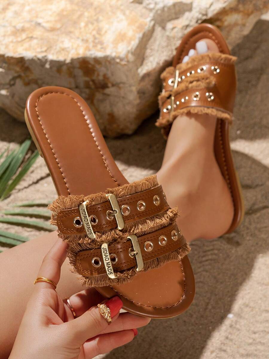 Dép xăng đan nữ mùa hè mới màu nâu với khóa kim loại và đinh tán, kiểu dáng đa năng, có tua rua, thích hợp cho các hoạt động ngoài trời, đi biển, phong cách retro boho được các influencer ưa chuộng, dễ dàng phối cùng váy, kiểu sandal đế bằng tối giản kiểu Pháp. - màu nâu - Xem 1