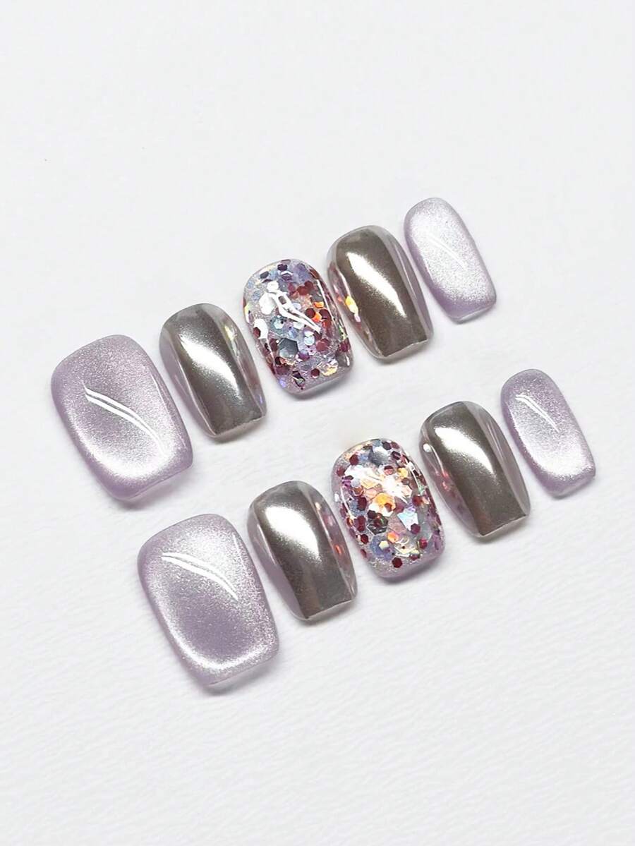 10片手工制作的按压式美甲贴，短方形，紫色，时尚优雅风格，金属银色搭配薰衣草猫眼闪粉，不规则亮片，简约柔软的按压式美甲贴，适合女性和女孩，春、夏、秋、冬四季皆宜，可用于派对和日常佩戴。 - 淡紫色 - 查看 1