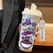 pokemon 这款宝可梦旅行杯以乳白色为底，杯身上印有标志性的宝可梦图案，它吐着舌头，一副调皮捣蛋的表情。杯身上还印有文字和精灵球图案，整体造型酷炫十足。此外，杯子上还印有“祝你好运！”和“哔哔哔！”等俏皮的短语。 - 白色 - 查看 12