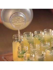 4个3厘米 x 6厘米（25毫升）玻璃瓶，配有密封铝盖和硅胶垫圈，防漏。经典迷你梅森罐设计，小巧便携。适合存放香水、精油、化妆品、药膏等，非常适合旅行、居家使用和DIY。 - 查看 5