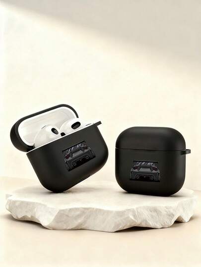 Pocket The Roar Of The Engine, Every Time You Open The Case Is A Street Blast Moment. Customized Sports Car Pattern Earphone Case, Made Of Black Matte Material, Minimalist And Practical, Suitable For AirPods 3/4/Pro/Pro2/Pro3, An Ideal Birthday Gift For Boyfriend/Girlfriend/Friend. Delicate Matte Black Texture, Rounded Edges, With Side Hanging Hook Design, Balancing Protection And Portability. The Subwoofer In The Earphones Is The Prelude To Turbocharger Blow-Off.