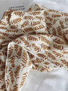 Beige Leaf Pattern Silk Scarf, Versatile Small Square Scarf, Cartoon Design, Fashion Accessory For Neck/Head Wrap, Warm And Decorative,Beach,Holiday - Beige - View 4