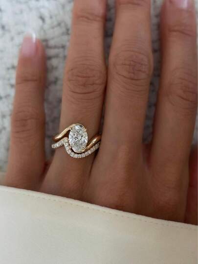 Set de 2 anillos con baño de plata 925 y oro de 18K con circonita cúbica ovalada y diseño de diamantes micro-pavé, adecuado para propuesta, aniversario y uso en fiestas