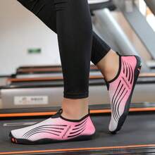 女士透气速干水鞋 - 轻便防滑水袜，适合沙滩、冲浪、游泳和钓鱼 - 粉色 - 查看 13