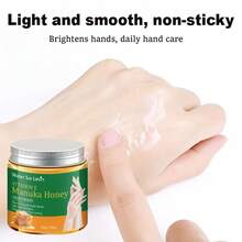 麦卢卡蜂蜜手足蜡，滋养柔嫩，去角质，保湿，防干裂，令干燥粗糙的手足肌肤丝滑水润。蜂蜜呵护，滋养手足，清新香氛。手足二合一面膜，涂抹后撕除，助您在秋冬季提前拥有柔滑肌肤。 - 查看 7