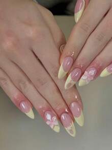 10片手工杏仁形假指甲，饰以黄色法式镂空雕刻。采用手工白色粉末3D花卉雕刻和手工绘制的黄色法式镂空图案。这款优雅浪漫的简约美甲贴片，散发着高端、性感和奢华的气息。适合日常佩戴、约会、音乐会和轻度商务场合，是送给女性和女孩的理想礼物。 - 彩色 - 查看 12