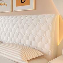 1 tấm bọc đầu giường hình lục giác chần bông, chất liệu dày dặn, màu trơn, chống bụi, phụ kiện giường ngủ dùng được cả bốn mùa, mặt sau có chun co giãn giúp dễ dàng lắp đặt và tháo gỡ, mềm mại và thoải mái, phù hợp với giường đơn/đôi/cỡ Queen. - Hồng - Xem 9