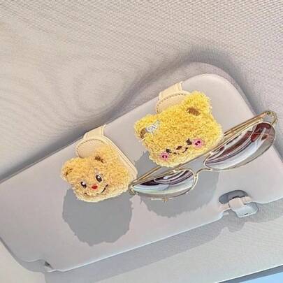 Soporte para gafas de sol de coche mecánico con diseño de oso y flor, accesorio universal de piel sintética para visera de coche, escritorio y viaje, organizador práctico y compacto, accesorio decorativo llamativo, regalo perfecto para conductores de moda y amantes de las mascotas, decoración ideal para viajes de primavera, regalo del Día de San Valentín, regalo del Día de la Madre, celebración de cumpleaños y temporada de graduación, estilo de hogar y coche de alto impacto, accesorio de coche versátil para uso diario