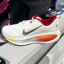 Nike 男子VOMERO 18運動健身公路跑步鞋 - 米色 - 查看 1