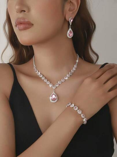一套女士珠宝，时尚闪耀全钻项链、耳环和手链三件套，优雅花卉设计，适合婚礼、派对、情人节礼物、日常佩戴