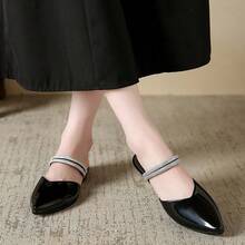 Zapatos individuales de mujer con suela plana Sandalias sin cordones de punta afilada inspiradas en las hadas Novedades de verano Tacones gruesos versátiles Ropa de moda para el día a día Correa de strass en el tobillo Zapatos sin cordones con punta semiabierta - Negro - Ver 2