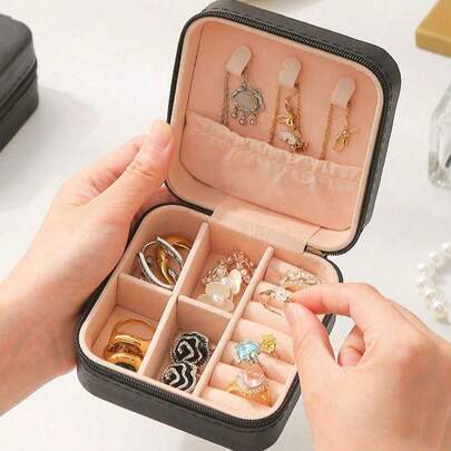 1个大容量首饰收纳盒，首饰整理盒，迷你首饰盒，便携式旅行首饰盒，化妆盒，简约旅行居家首饰盒，化妆包，旅行必备