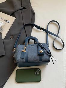 Túi xách nữ cao cấp, thời trang mới, màu trơn, được trang trí bằng họa tiết chữ cái, có thiết kế hai quai xách và dây đeo vai có thể điều chỉnh, có thể xách tay, đeo vai hoặc đeo chéo. Nâng tầm vẻ ngoài tổng thể, không gian bên trong có thể đựng chìa khóa, son môi và những vật dụng cần thiết hàng ngày. Thích hợp cho phụ nữ đi làm, đi chơi, hẹn hò, mua sắm và sử dụng hàng ngày, một chiếc túi cao cấp phù hợp cho nhiều dịp. - Màu xanh lam - Xem 3