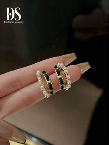 1只黑色天鹅绒珍珠C形耳环，适合女性日常佩戴 - 黑色 - 查看 2