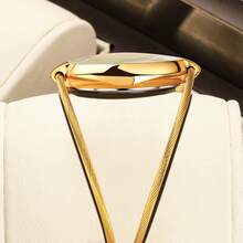 Montre à quartz élégante pour femmes de la marque YaLaLuSi. Cadran rond exquis avec index incrusté de cristaux. Bracelet ajouré rayé réglable. Parfaite pour les fêtes, les sorties et le port quotidien. Cadeau idéal pour la famille et les proches. Choix ultime pour la Saint-Valentin, les anniversaires et plus encore. - Doré - Voir 4