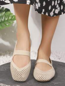 1 Pair Women's Solid Beige Hollow Breathable Flat Casual Shoes, Bohemian Style Black House Slippers - Beige - View 4