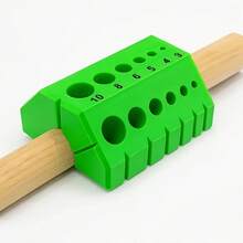 1个钻孔导向器，专为45°和90°精确钻孔设计，采用重型塑料对准系统，配备数字导向功能，兼容电钻，可作为精确钻孔辅助工具。适用于斜接接头、框架和甲板施工。 - 綠色 - 查看 5