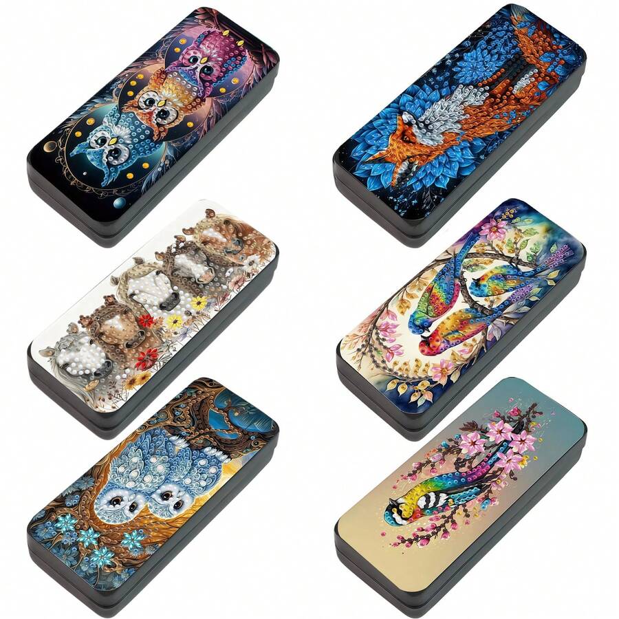 1个钻石画眼镜盒，图案包括马、猫头鹰、鸟、狐狸，采用PU皮革材质，饰以不对称水晶，适合存放眼镜，防尘防震，便携式户外眼镜盒