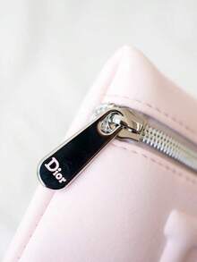 Christian Dior 浅粉色化妆包，带压纹Logo、银色拉链和刺绣星星内衬 - 粉色 - 查看 2