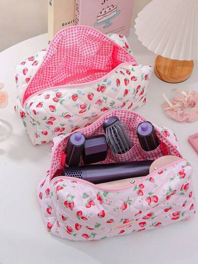 1ชิ้น กระเป๋าเก็บไดร์เป่าผมลายสตรอว์เบอร์รีสีชมพูน่ารัก, พร้อมช่องใส่ของด้านในสำหรับเครื่องม้วนผม, สามารถเก็บไดร์เป่าผม, เครื่องมือเสริมความงาม, หวี, กระเป๋าเครื่องสำอางแบบพกพาความจุขนาดใหญ่, ของขวัญที่สมบูรณ์แบบสำหรับเด็กผู้หญิง, เพื่อน, เพื่อนเจ้าสาว, วันเกิด, แฟน, แม่และครู, เหมาะสำหรับบ้าน, การเดินทางและการใช้ในหอพัก