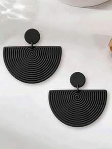 1 Pair Women's Fashion Minimalist Versatile Hammered Metal Textured Fan-Shaped Pendant Round Disc Earrings - Black - View 2