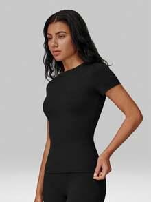 MFVIM 女士春夏运动短袖上衣，修身塑形运动T恤，高弹柔软亲肤面料，休闲运动衫，适合日常穿着、通勤、户外活动、跑步、瑜伽、普拉提、健身房锻炼。 - 黑色 - 查看 7