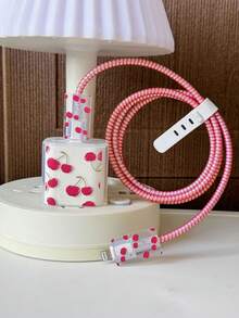 Set de 5 piese pentru încărcătoare roșii, rezistente la șocuri, cu model drăguț de cireșe, include un protector pentru cablul de încărcare și o protecție pentru capul de încărcare care protejează împotriva ruperii, murdăriei și șocurilor. Compatibil cu încărcătoarele de 20W/18W. Un cadou minunat de sărbători. Un cadou drăguț în stil japonez și coreean pentru prietena sau cea mai bună prietenă. Cadou de ziua de naștere pentru femei. Încărcătoare. - roșu - Vizualizare 4