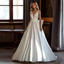 Elegant Sexy V Neck Sleeveless Pleat A Line Satin Formal Wedding Dress,Registry Office Dresses Bridal Gown,Evening Party Dress Birthday Party Dress Country Wedding,Romantic Church Ceremony Wedding Dress,Suitable For Wedding,Dating,Party,Singles' Party,Vacation,Formal Occasions,Dinner Dress,Prom Dress,Homecoming Dess,Cocktail Party,Wedding Guest Dress,Graduation - 白色 - 查看 4